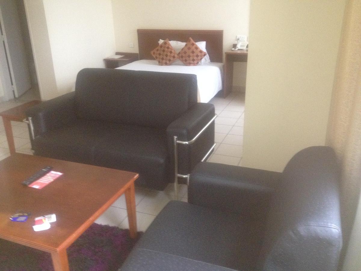 Tinapa Lakeside Hotel Calabar Kültér fotó