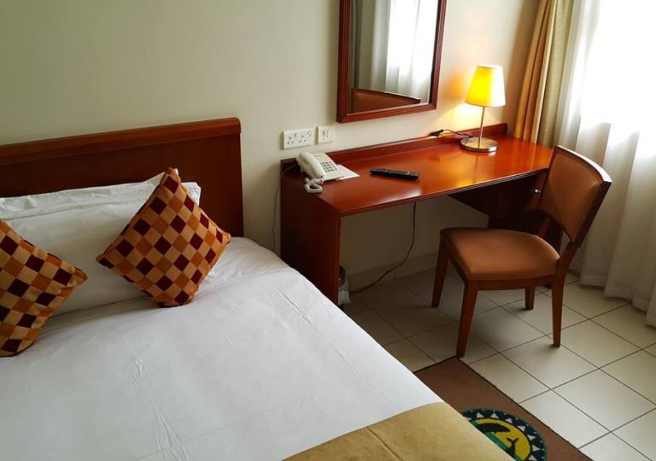 Tinapa Lakeside Hotel Calabar Kültér fotó