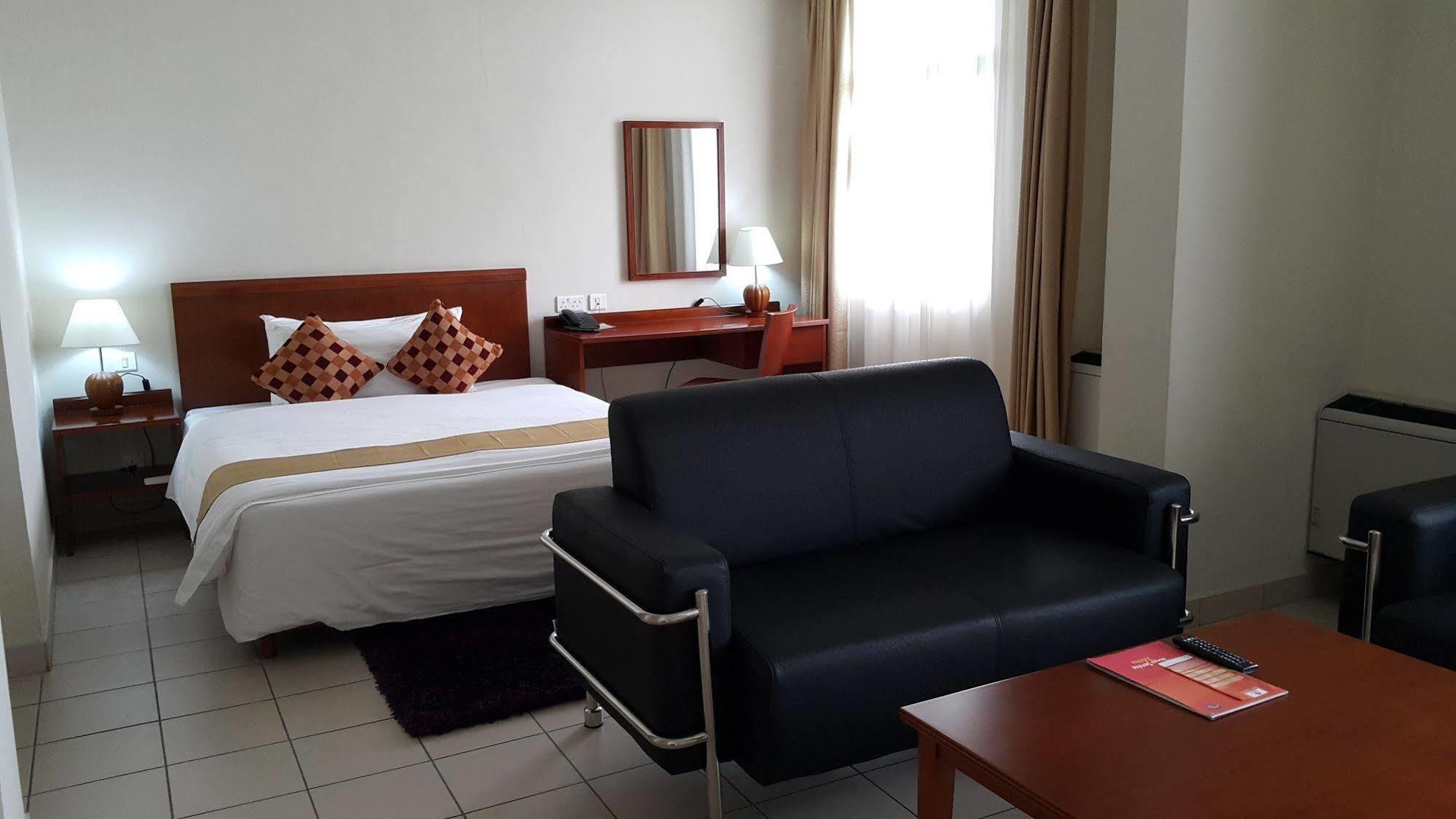 Tinapa Lakeside Hotel Calabar Kültér fotó