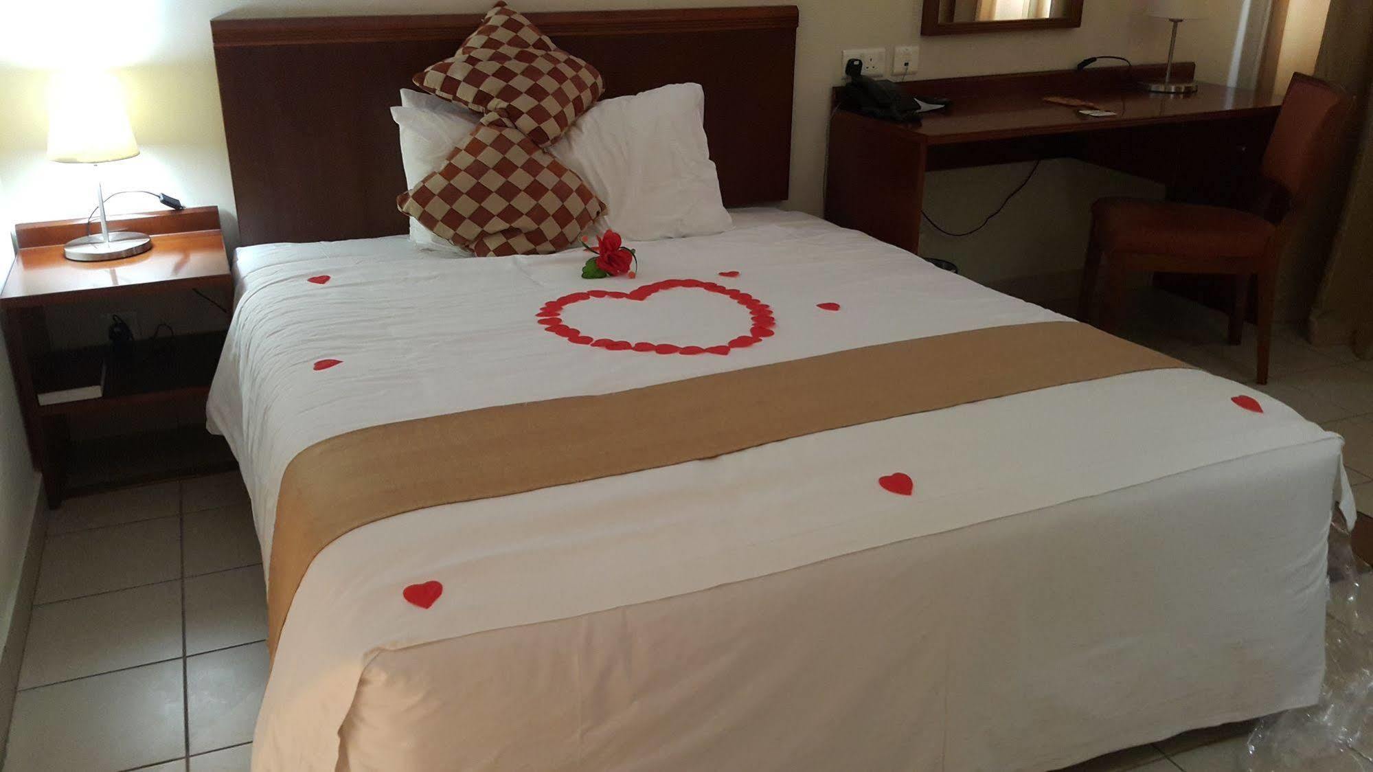 Tinapa Lakeside Hotel Calabar Kültér fotó